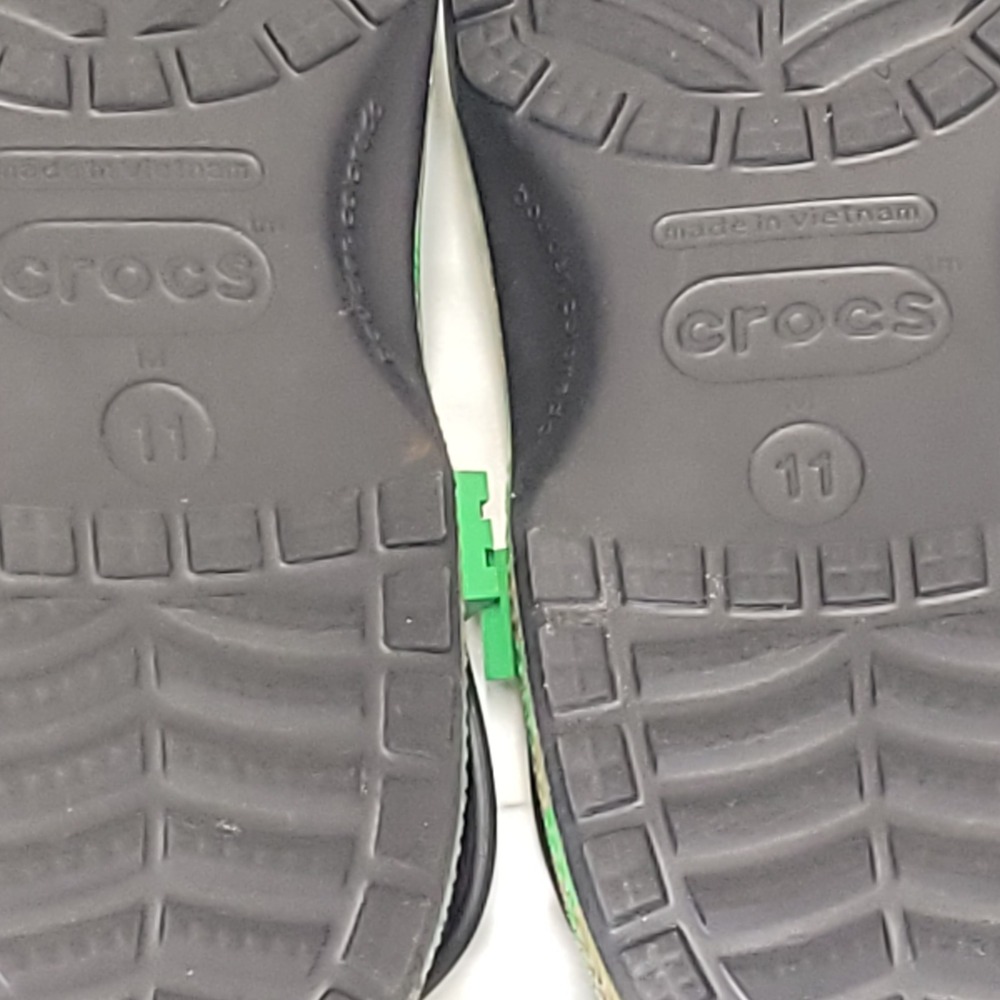 Crocs Minecraft Classic Clog Green Multi Video Game Mens Size 11 Jibbitz Charms - Picture 8 of 13